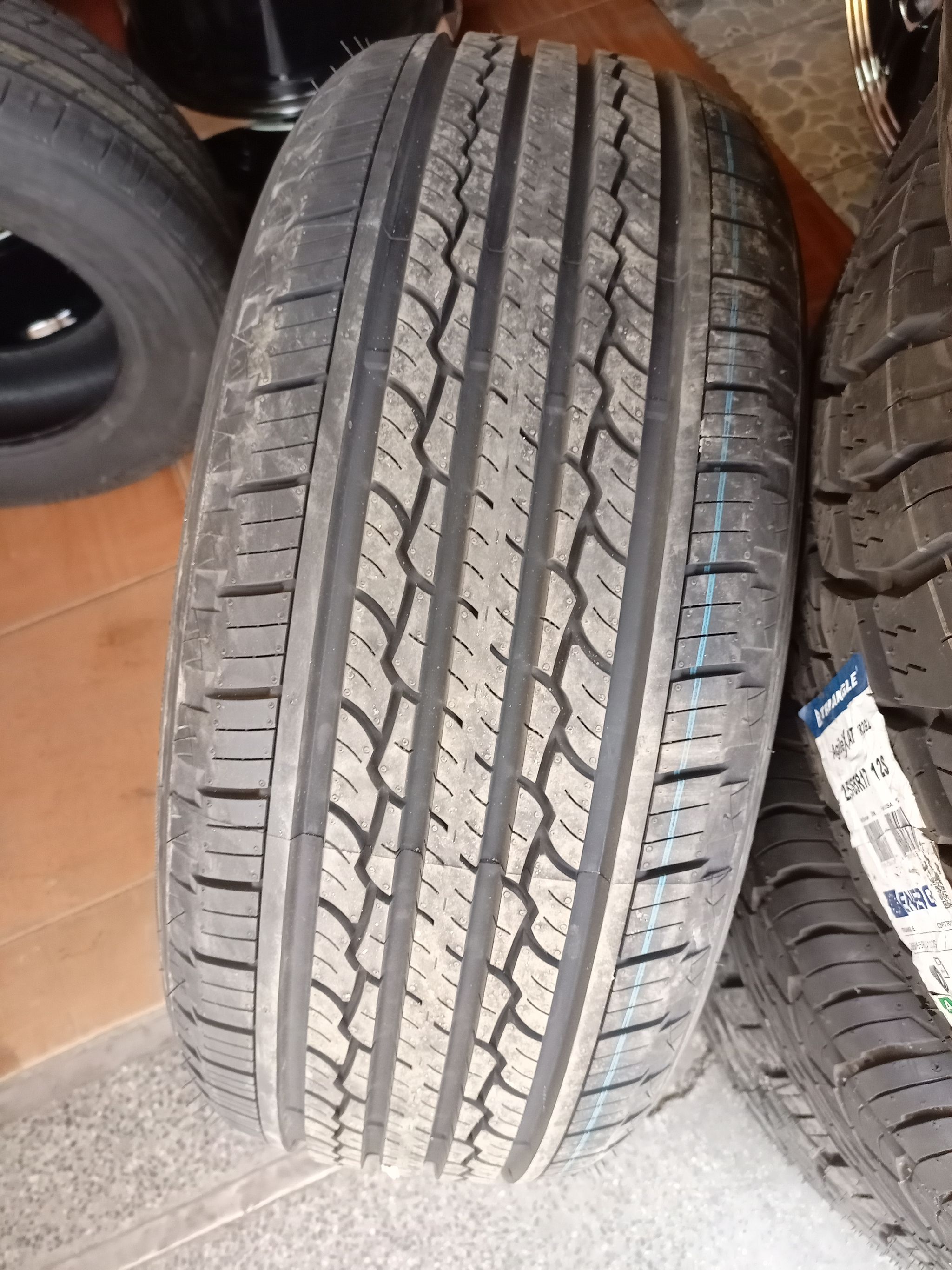 235/55r18 Three A _1