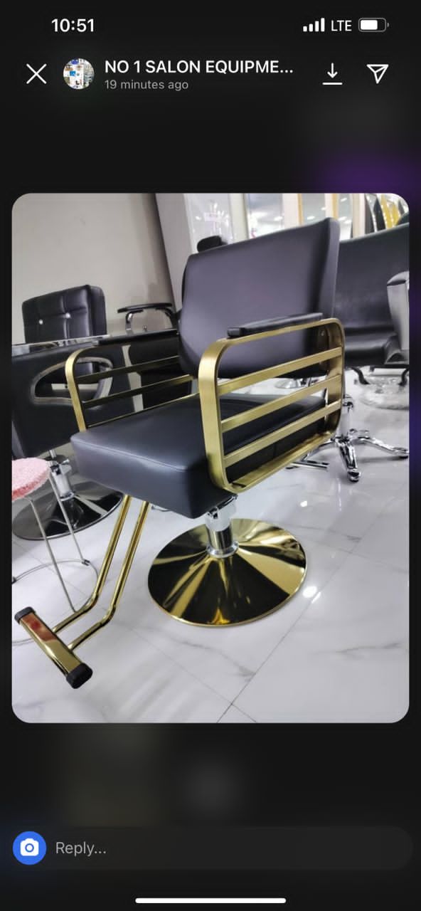 Gold salon chair _0