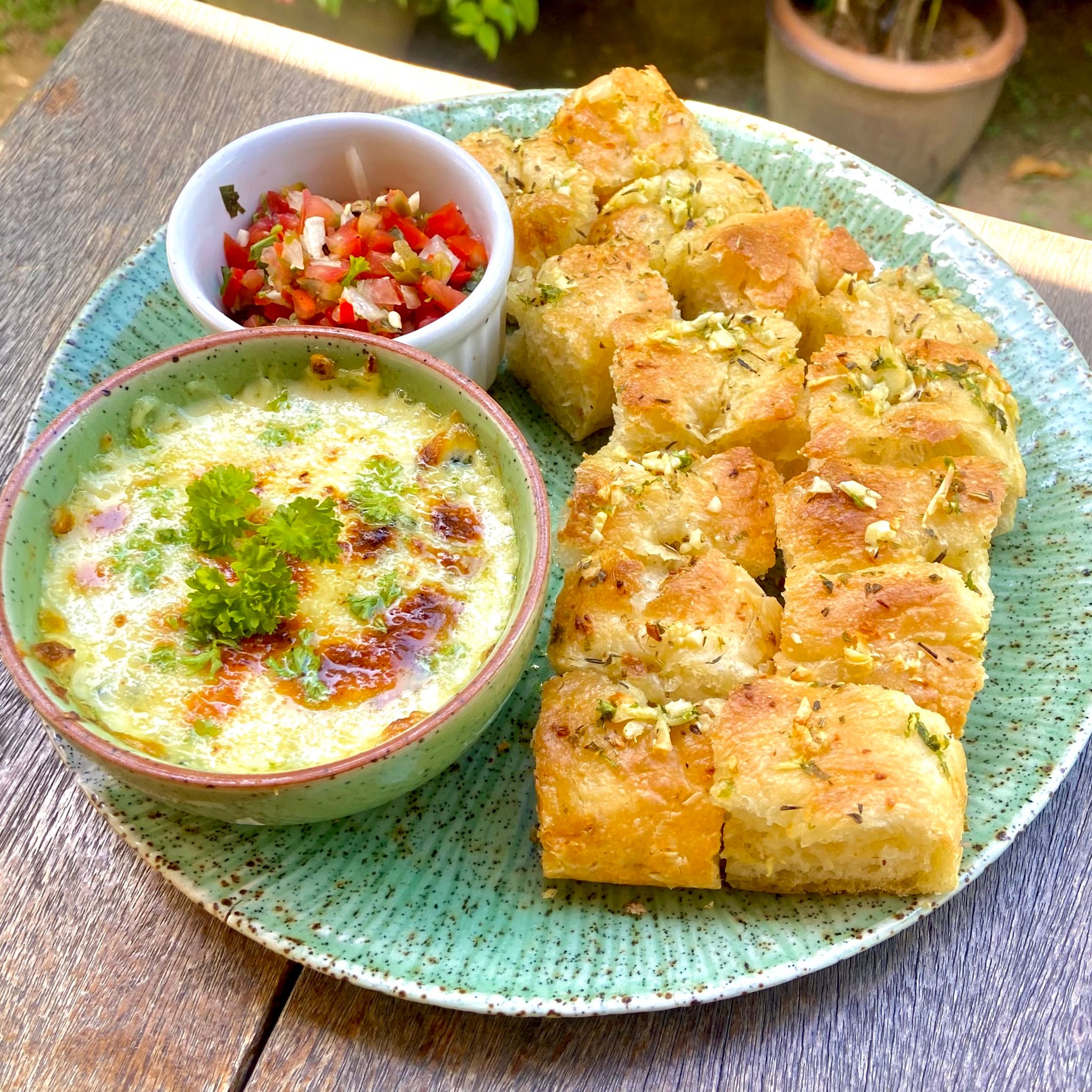 Baked Cheesy Spinach & Garlic Bread _0