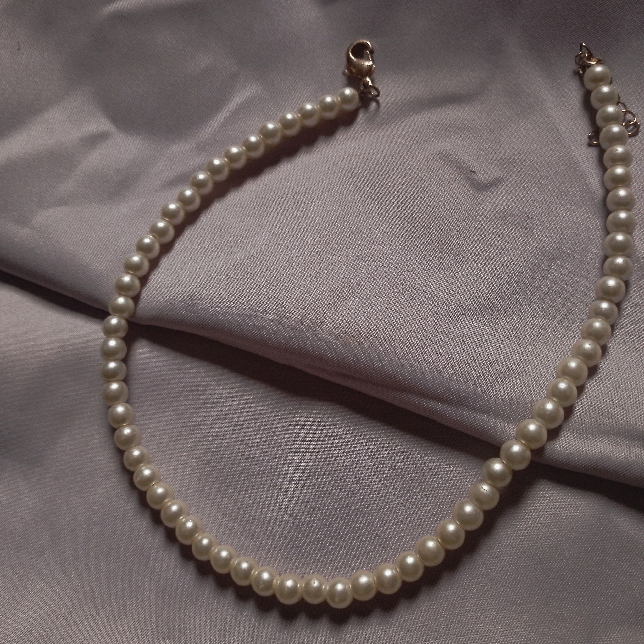 Faux pearl necklace _0