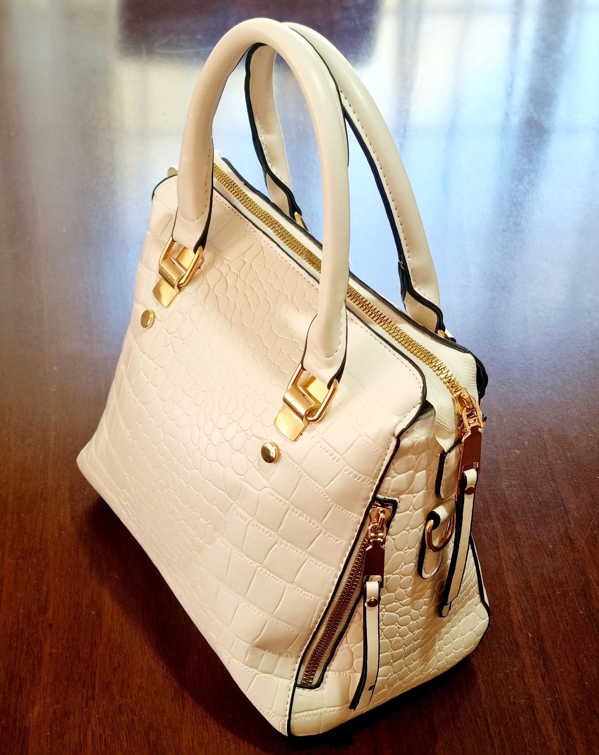 Elegant cream handbag _0