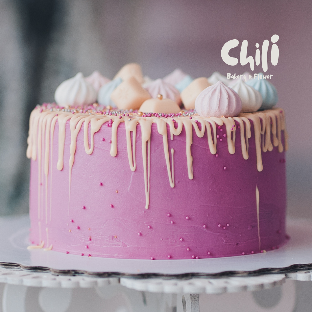 White Chocolate Dripping Cake_0