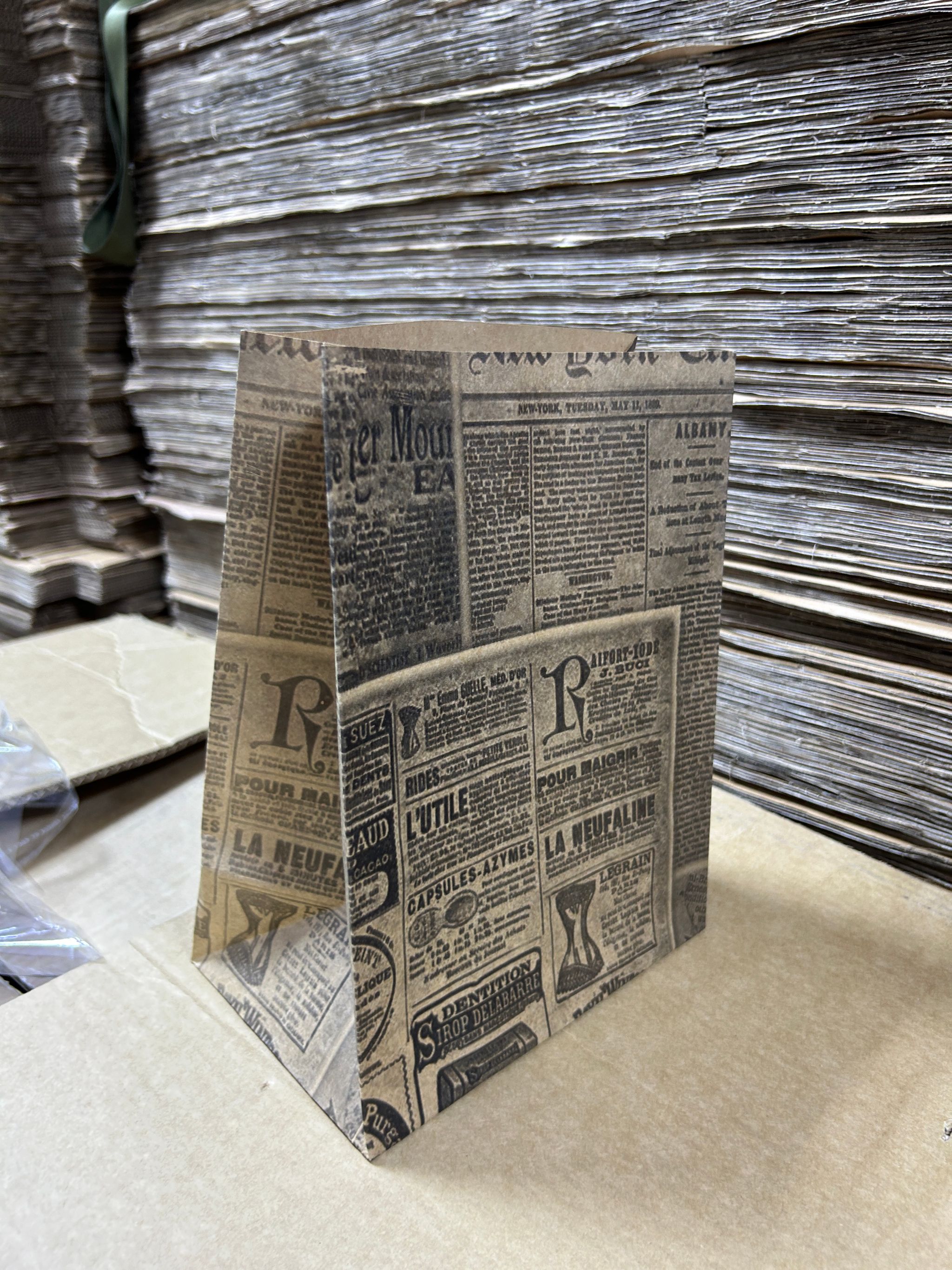 “NEWSPAPER PRINTS” TAKEOUT BAGS - 10” x 8” x 5” _3