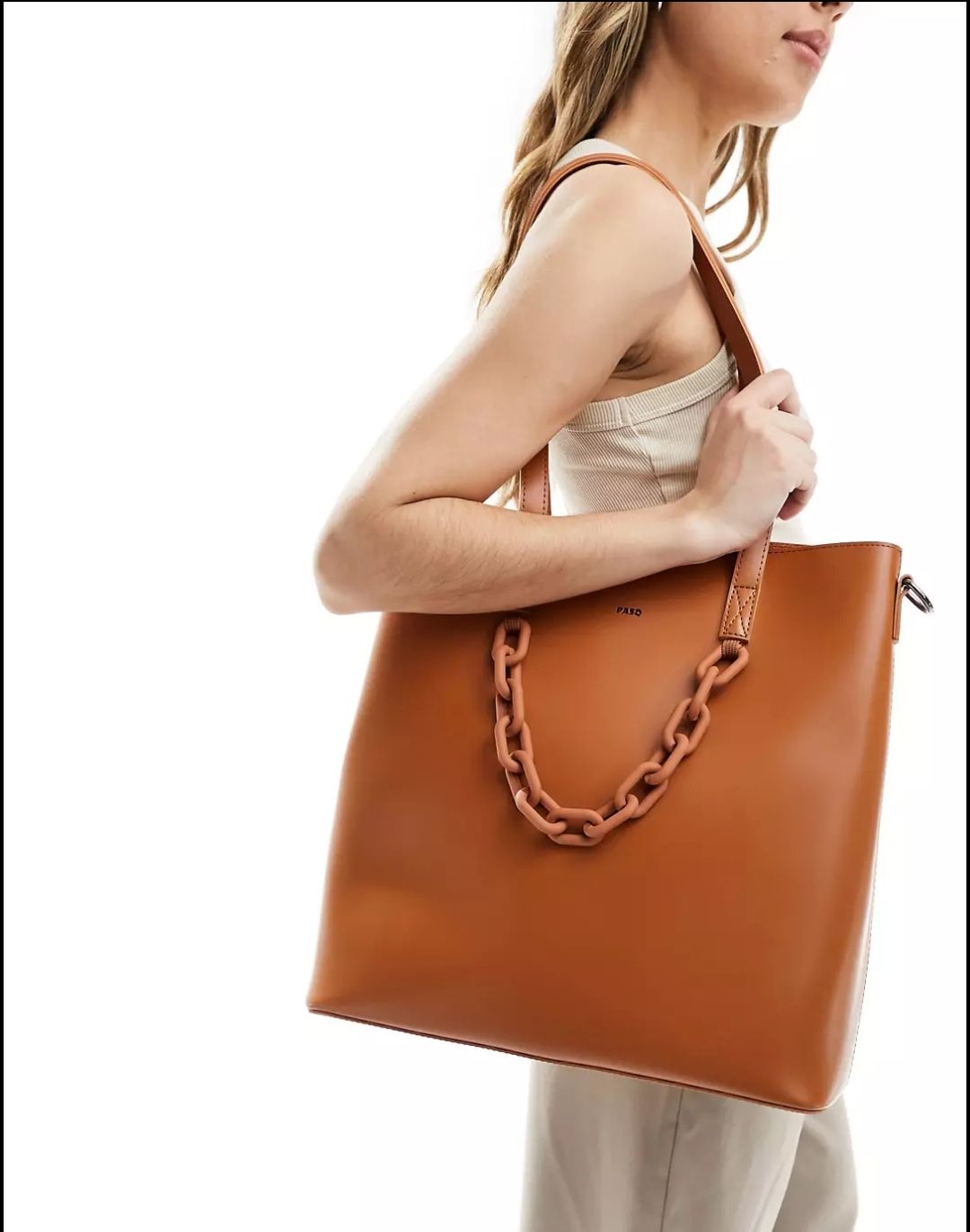 PASQ chain shoulder strap tote bag in tan_0