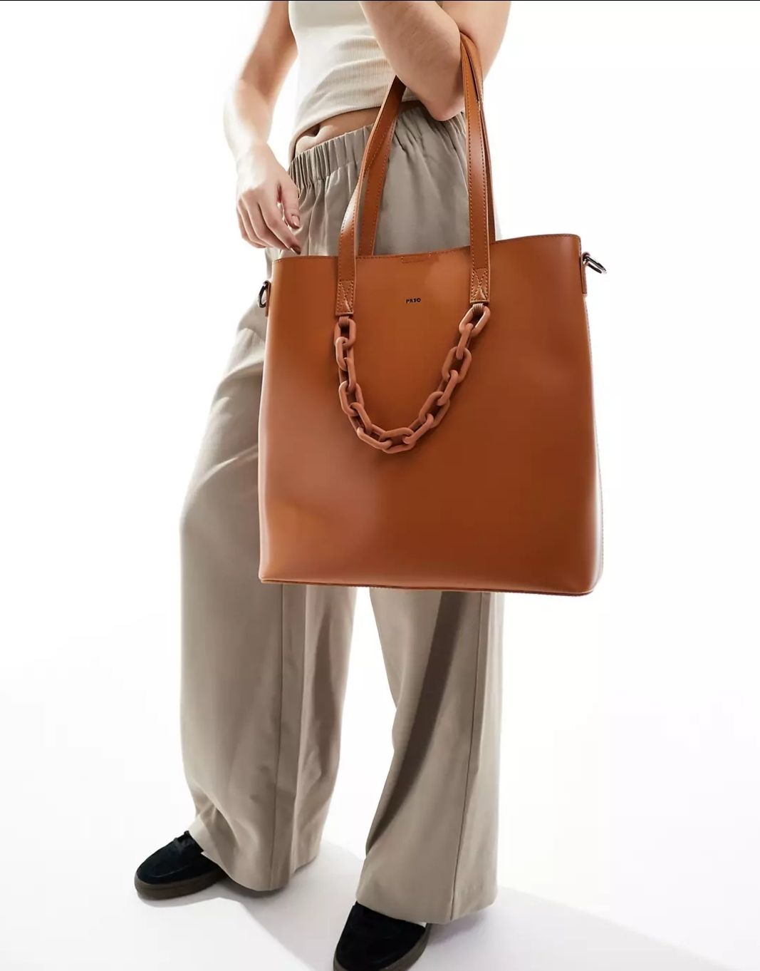 PASQ chain shoulder strap tote bag in tan_2