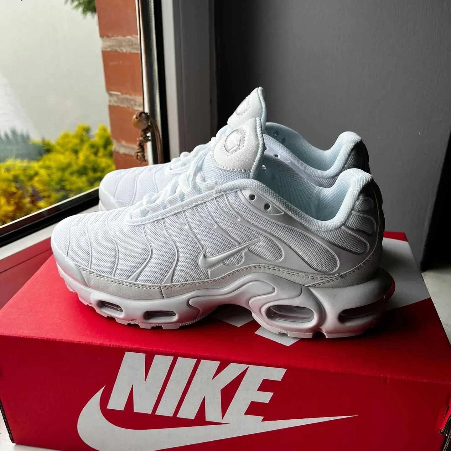 Nike Air Max TN Plus “Triple White”_0