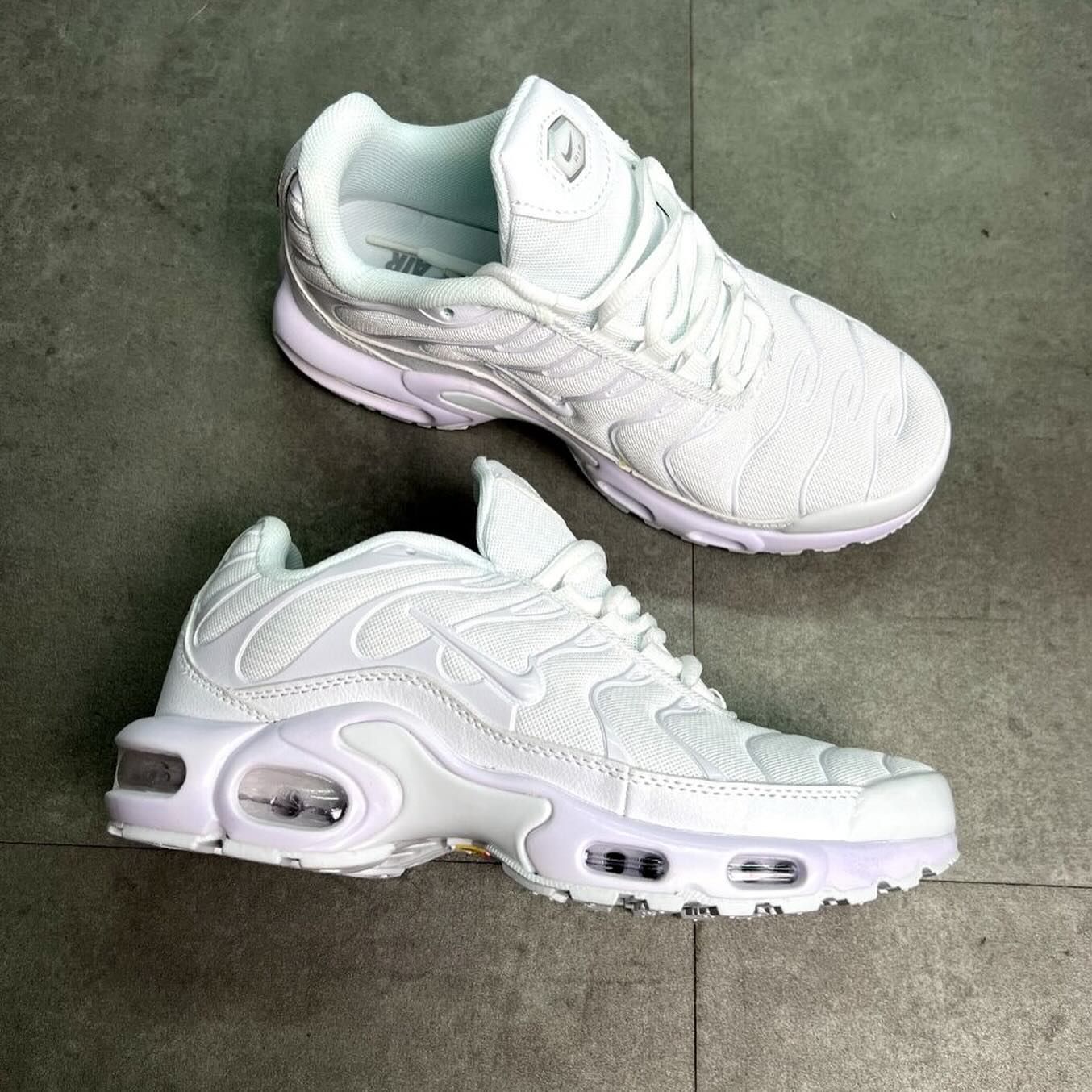 Nike Air Max TN Plus “Triple White”_1