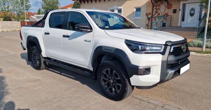 Toyota hilux automatique année 2023 prix 20 000$_3