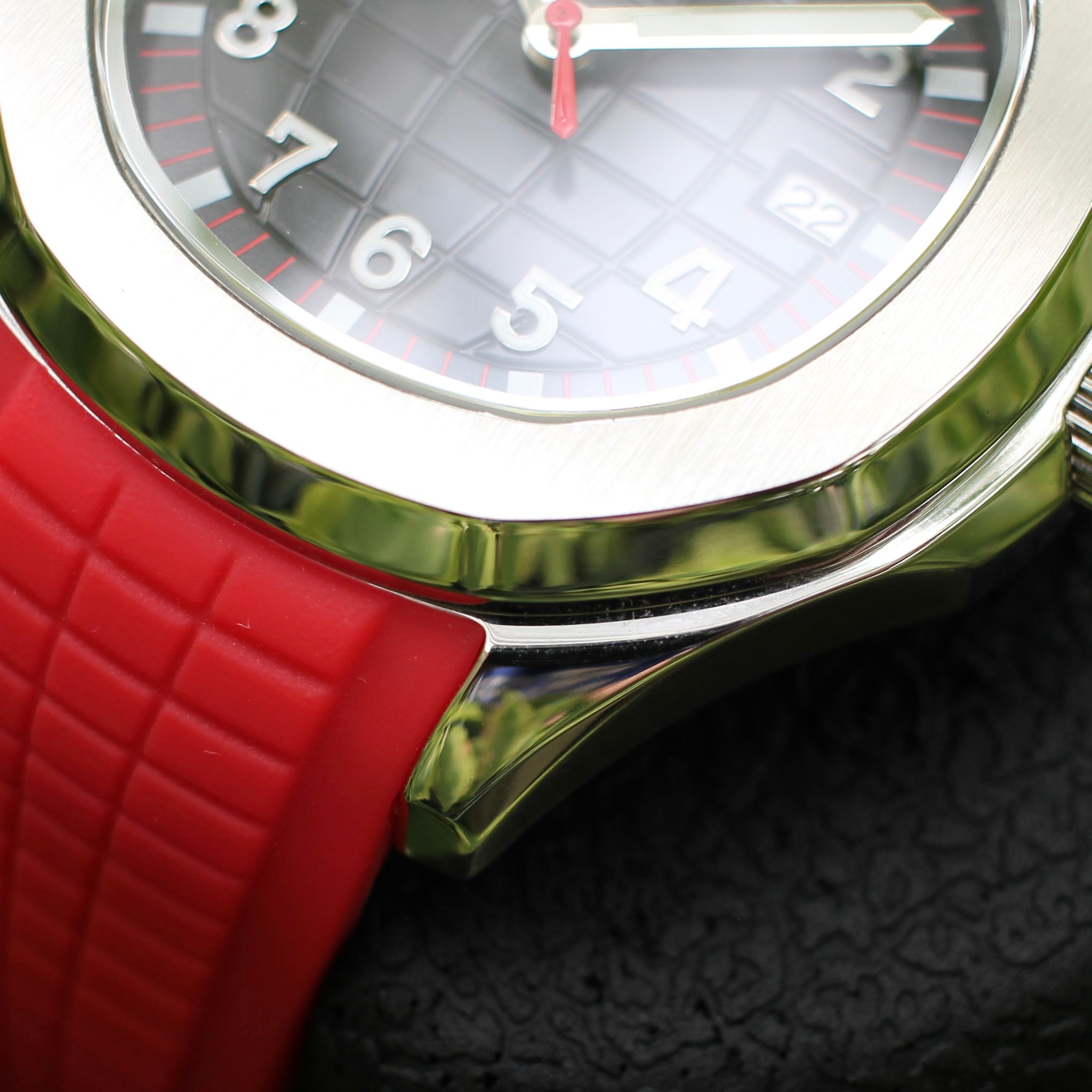 Singapore Red Aquanaut (44MM)_3