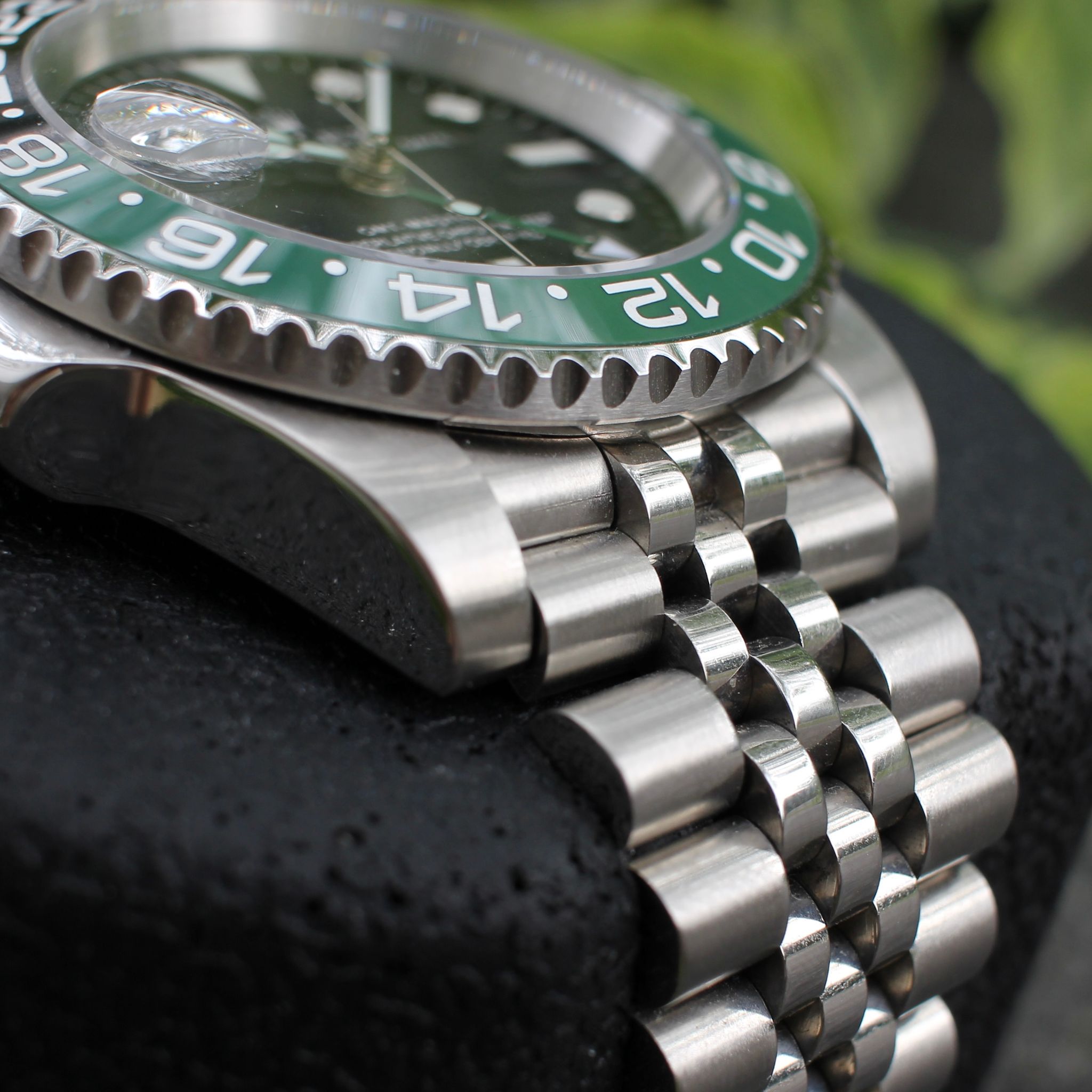 ‘R’ logo Sprite 4-Hand GMT _3