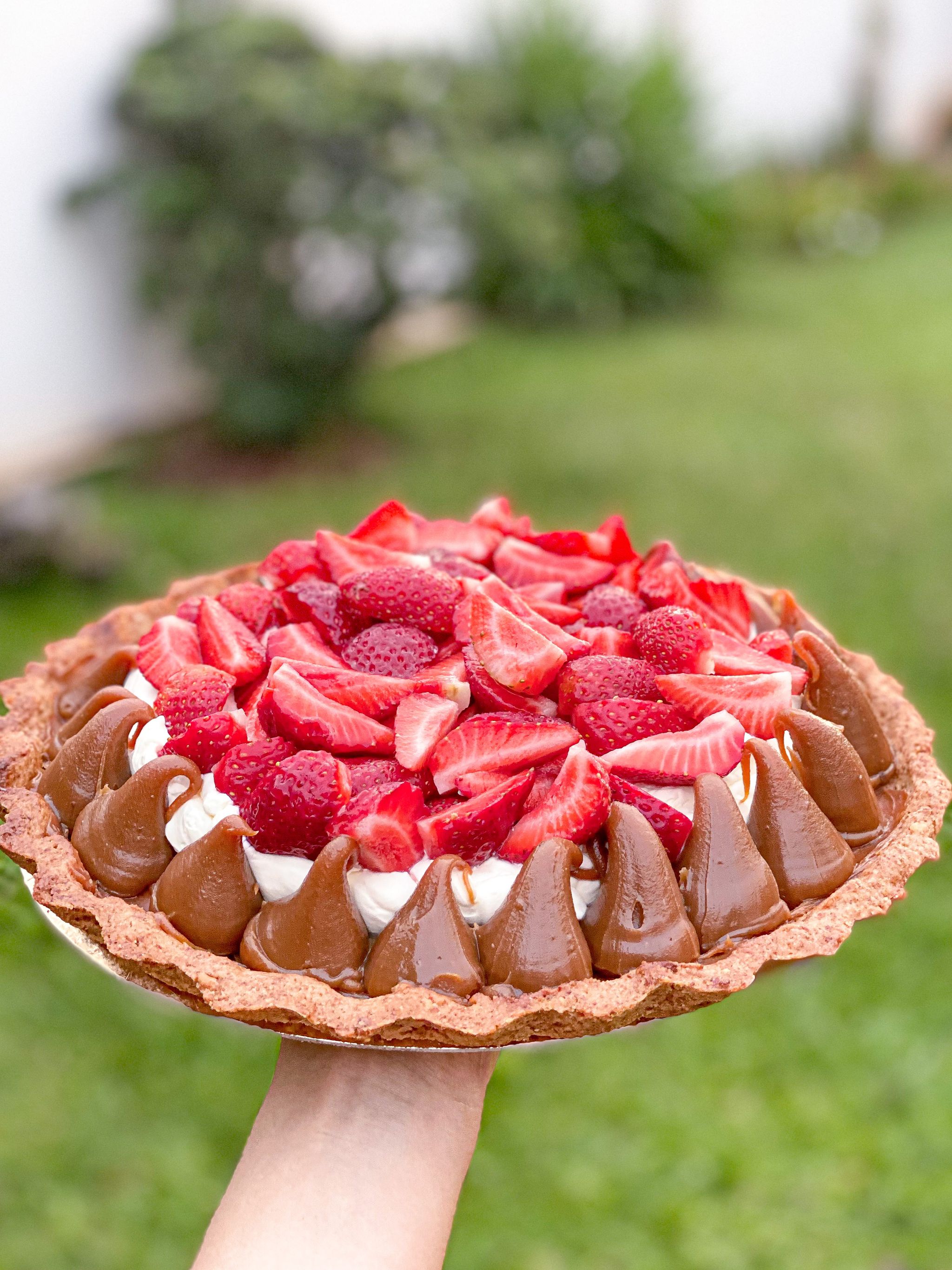 Tarta de frutillas/frutos rojos con base de almendras 18 cm_0