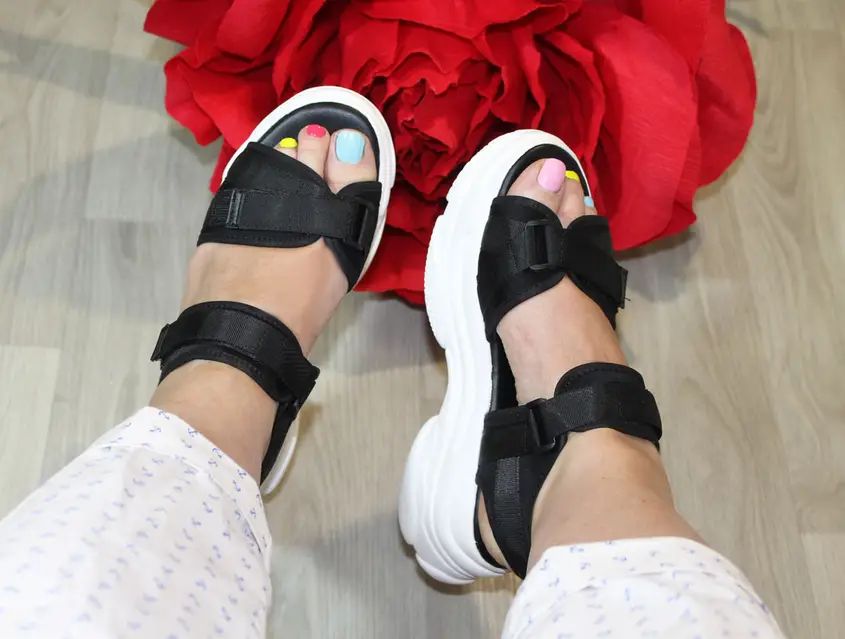 Women's sandals in the style of Balenciaga black_0