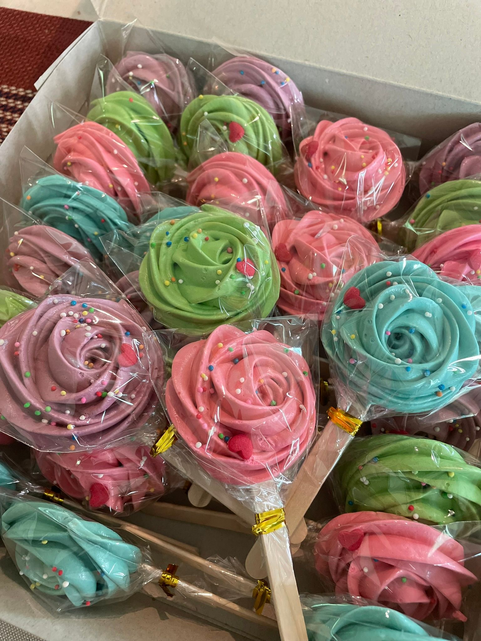 Meringue Lollipops_1