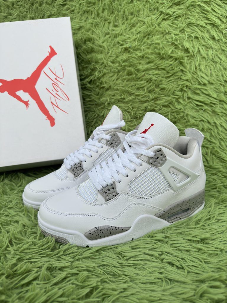 Air Jordan 4 Retro ‘White Oreo’_2