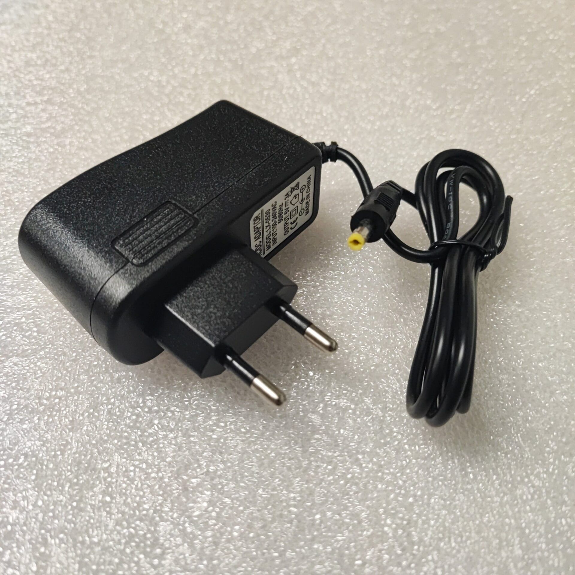 AC to DC 5V 2Amp EU Plug Power Supply with 4mm Connector_0