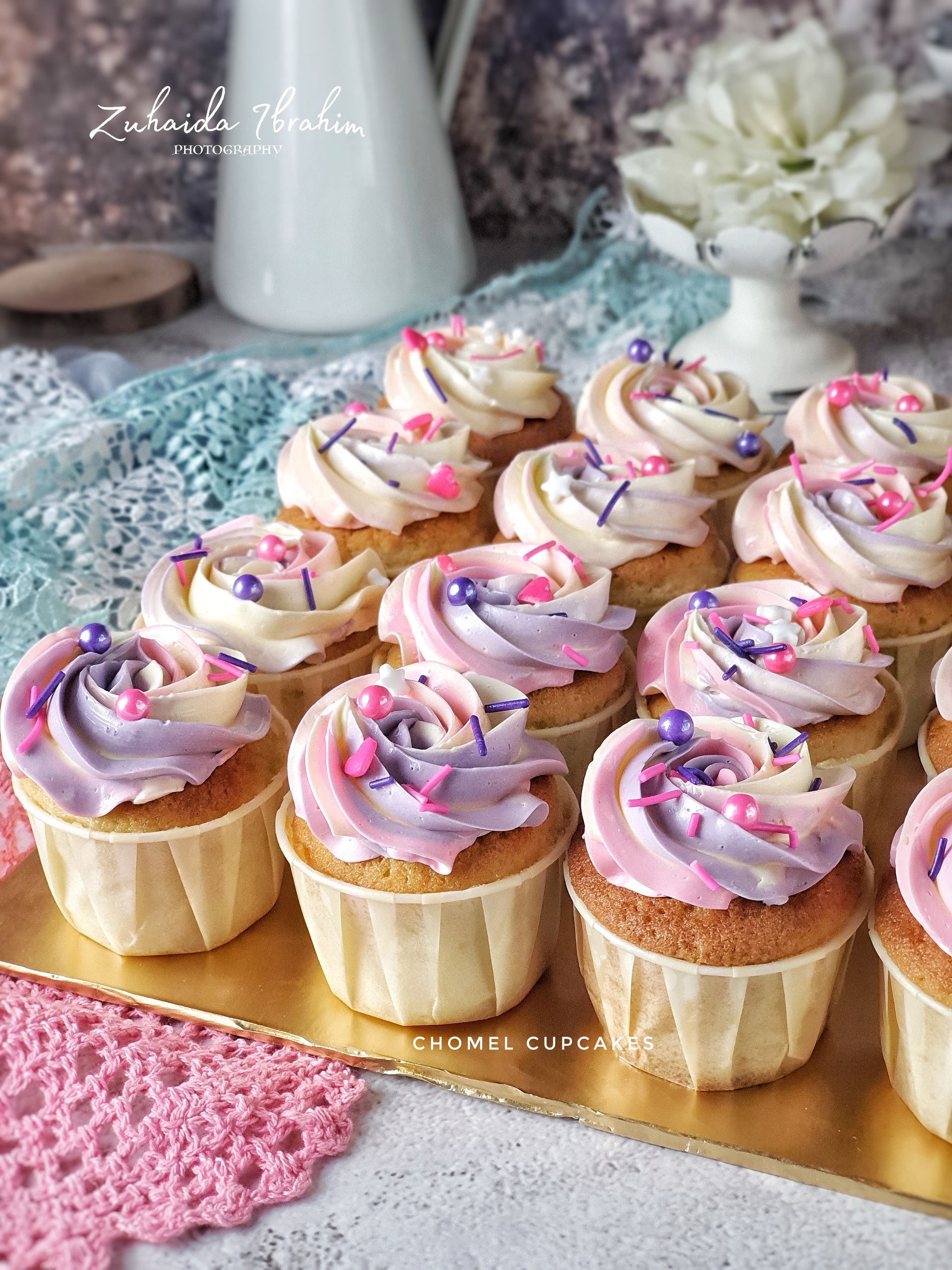 Vanilla Butter Cupcakes with Swiss Meringue Buttercream_3