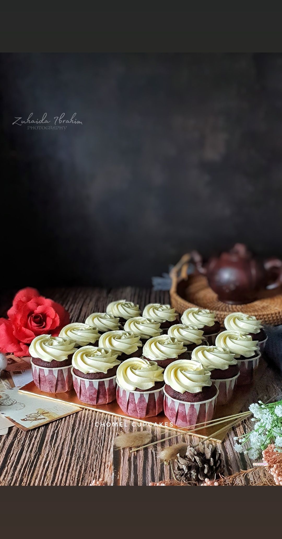 Red Velvet Cupcakes with Cream Cheese Frosting _2