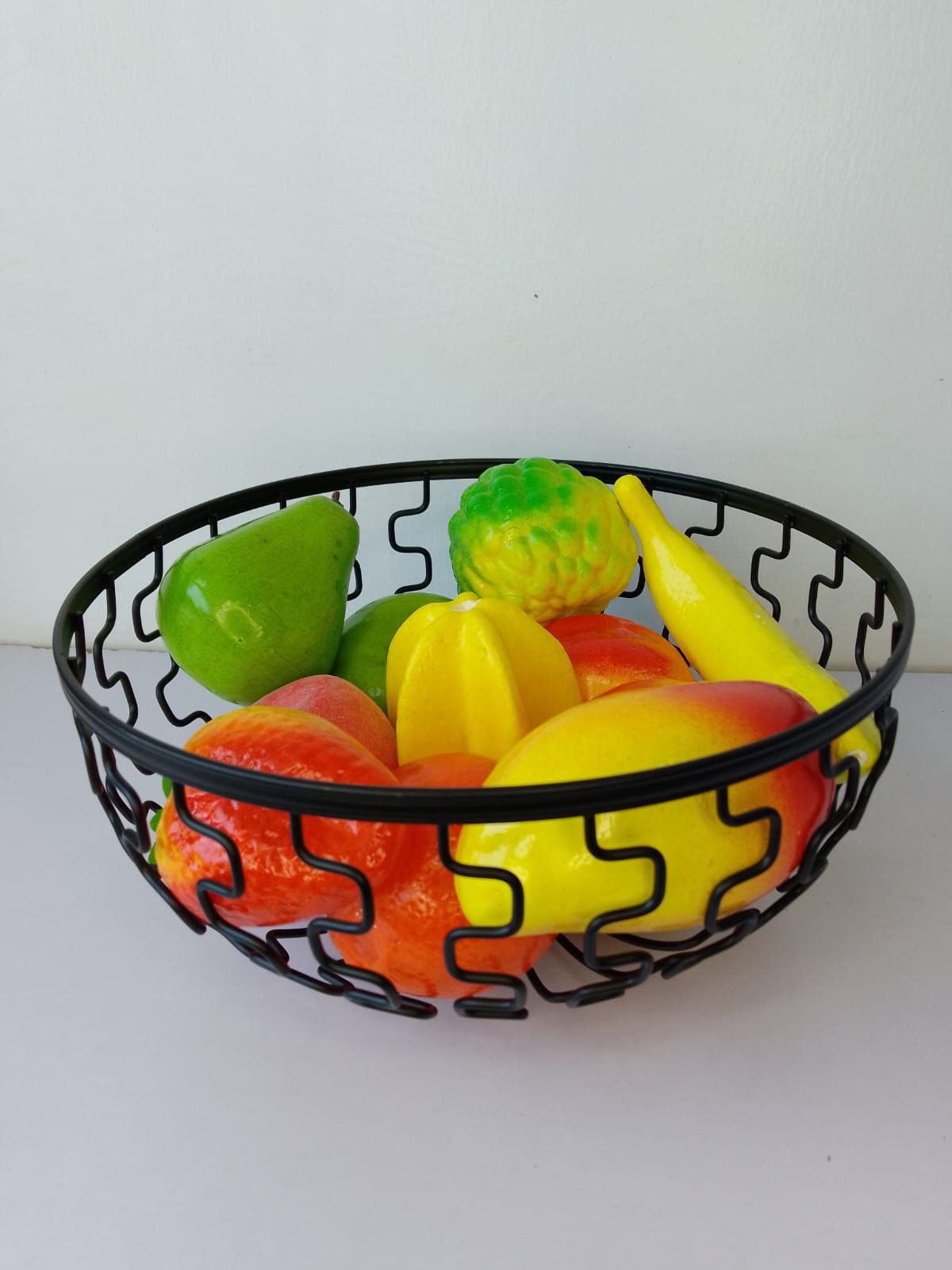 Black Fruit Basket With Wooden Base_0