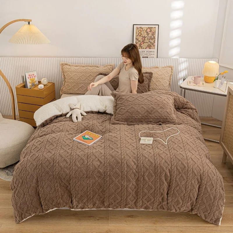 King Size Warm Winter Quilt Set_0