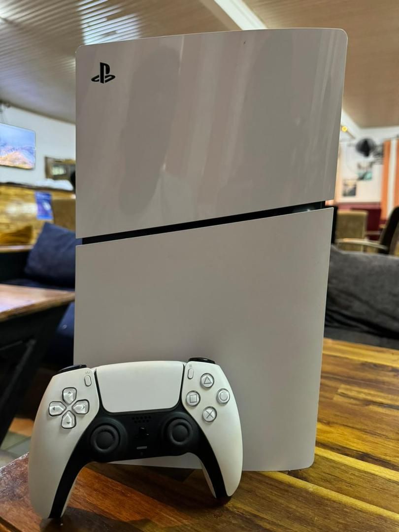 PS5 slim with 2 controllers _0