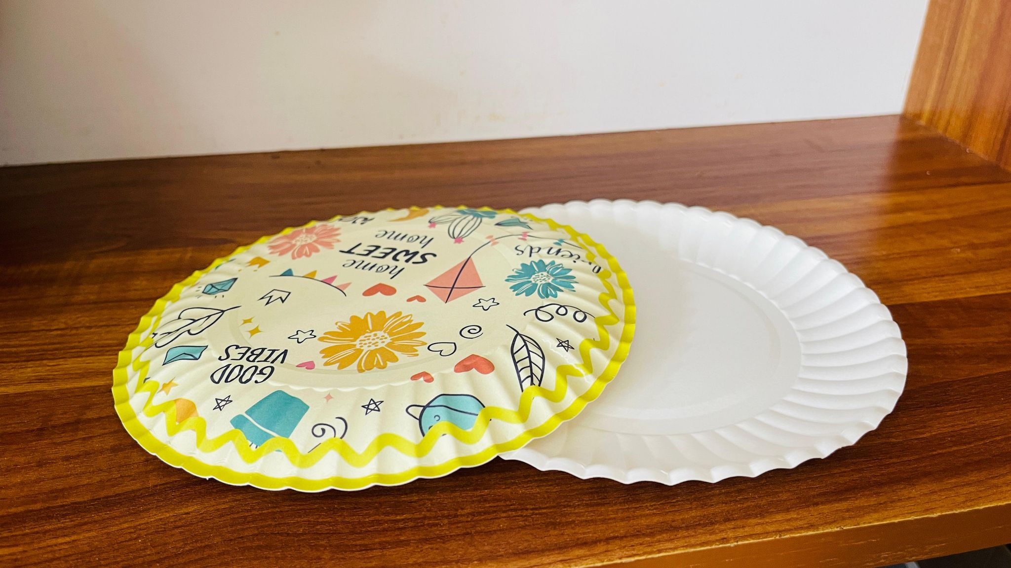 Paper plates 7inch - coloured designs _0