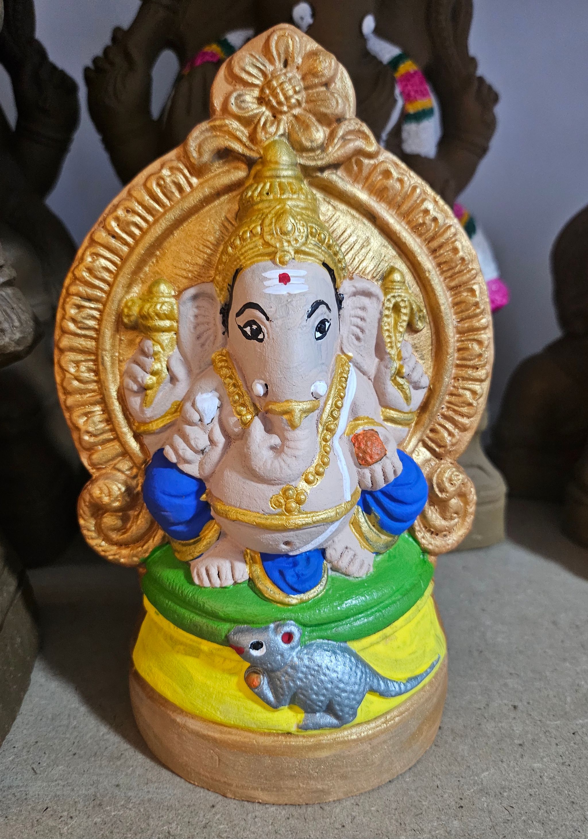 8 inches -  Ganesha with Ornamental Arch (RIGHT TRUNK ONLY)_2