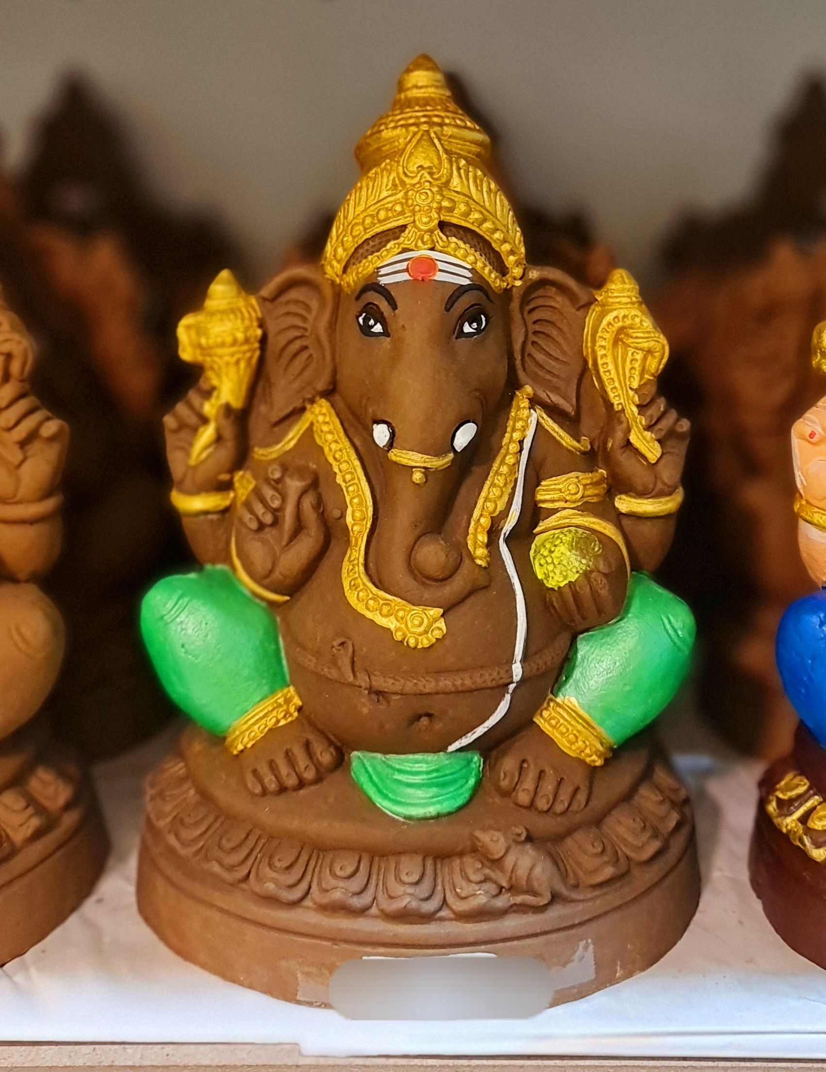 11 inches - Ekadanta Ganesha (Left/Right trunk)_2