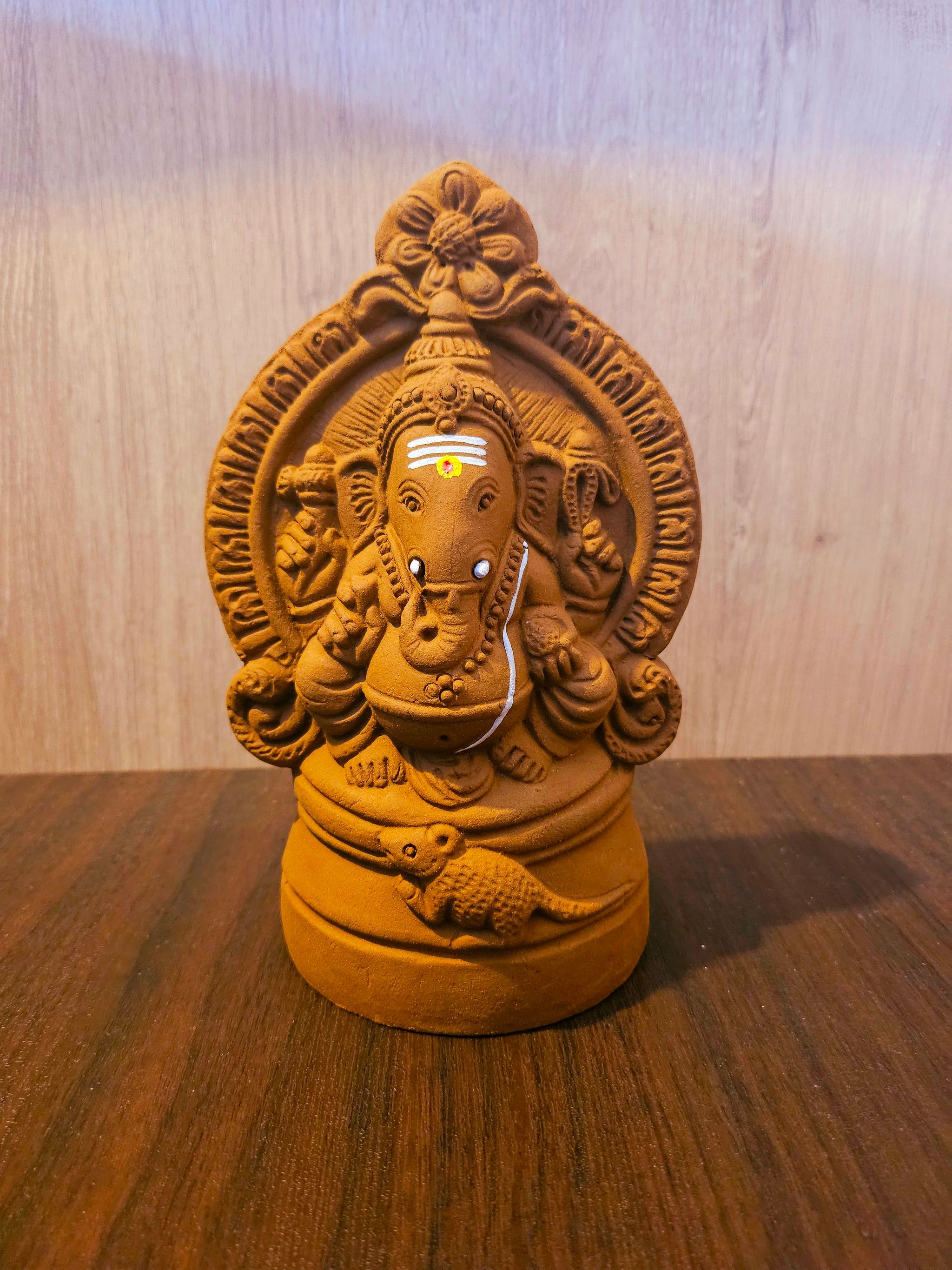 8 inches -  Ganesha with Ornamental Arch (RIGHT TRUNK ONLY)_1