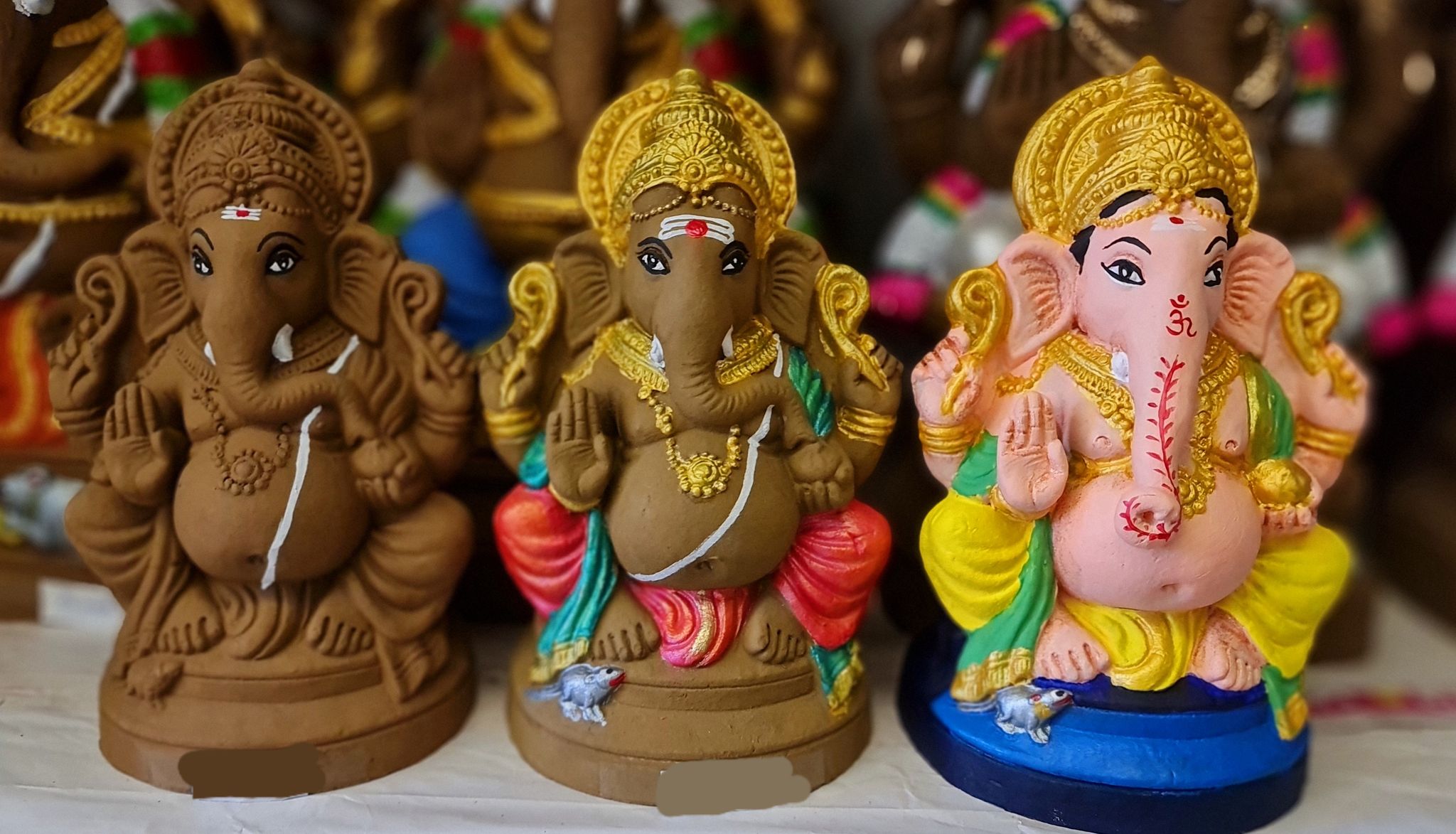 9 inches - Ganesha with Halo (Left/Right trunk)_0