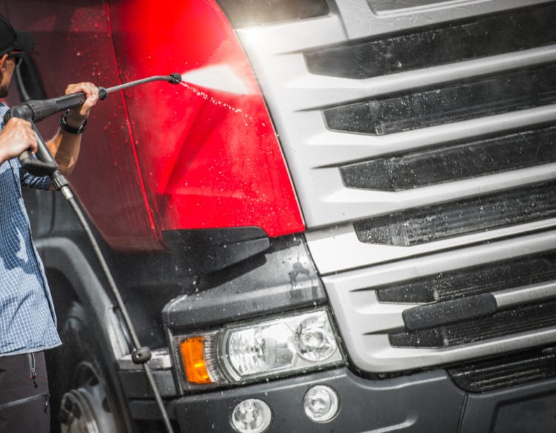 Truck Wash.                                غسيل كميونات وتشحيم_2