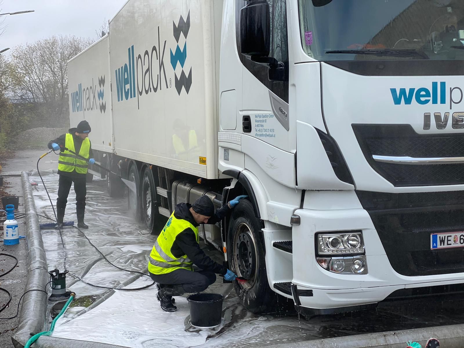 Truck Wash.                                غسيل كميونات وتشحيم_1