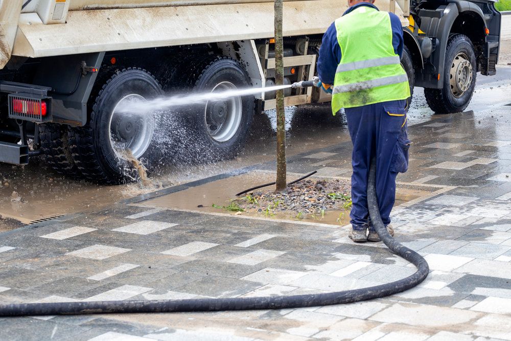 Truck Wash.                                غسيل كميونات وتشحيم_5