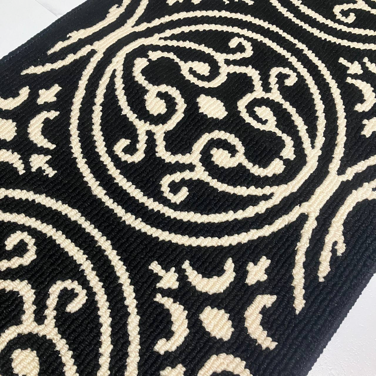 (R95) Flourish Black Rug 50cm x 80cm _1