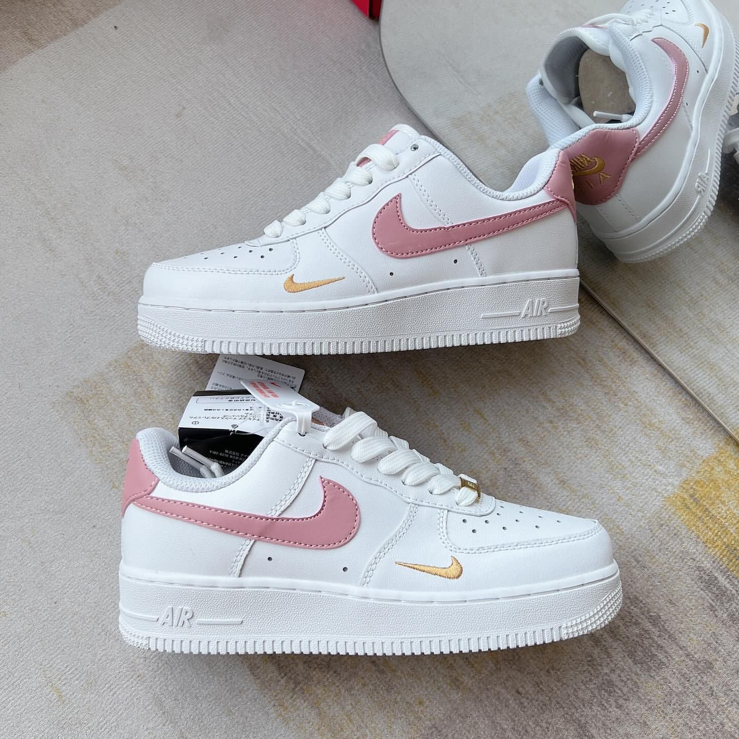 Nike Air Force 1 Low "Pink Swoosh"_1