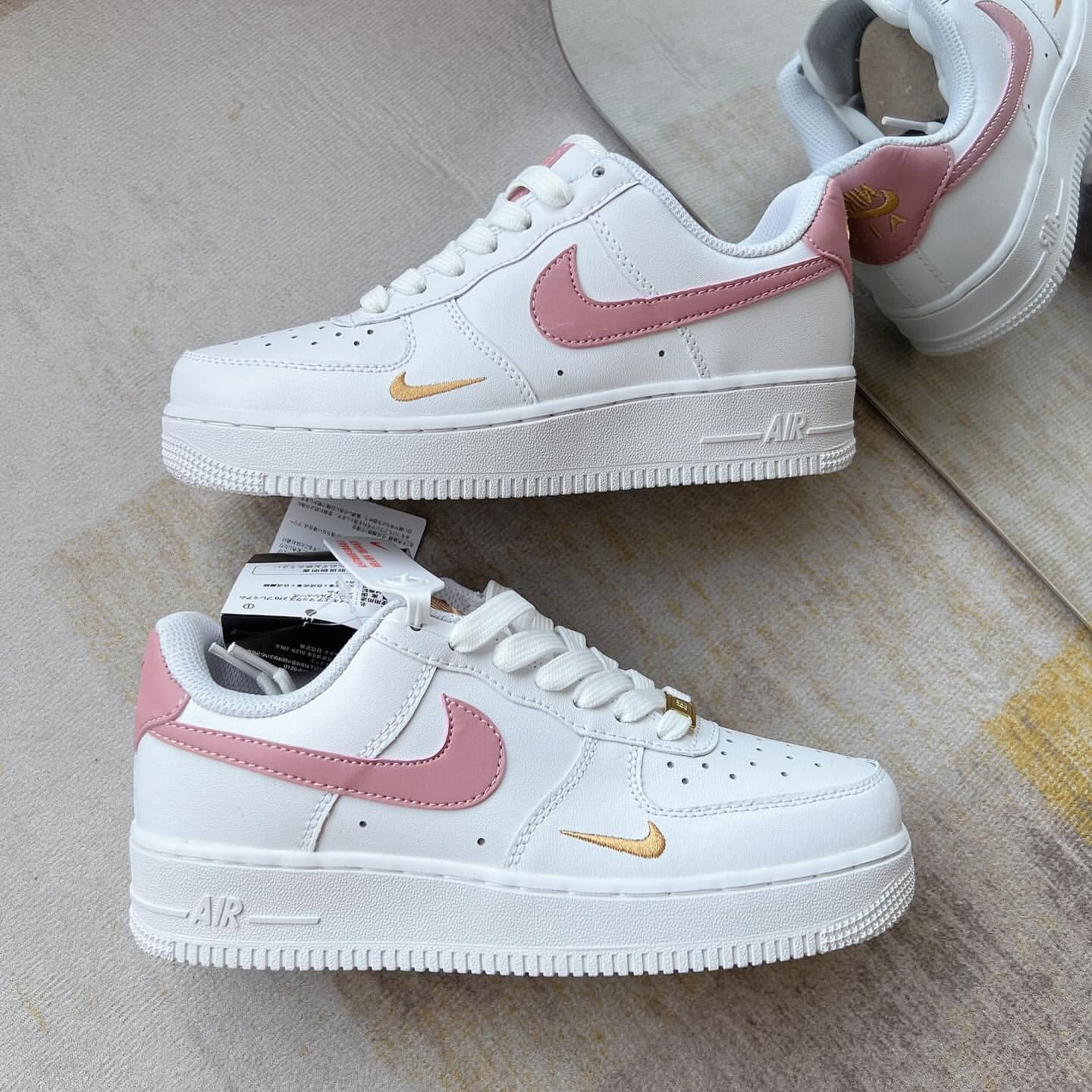 Nike Air Force 1 Low "Pink Swoosh"_0