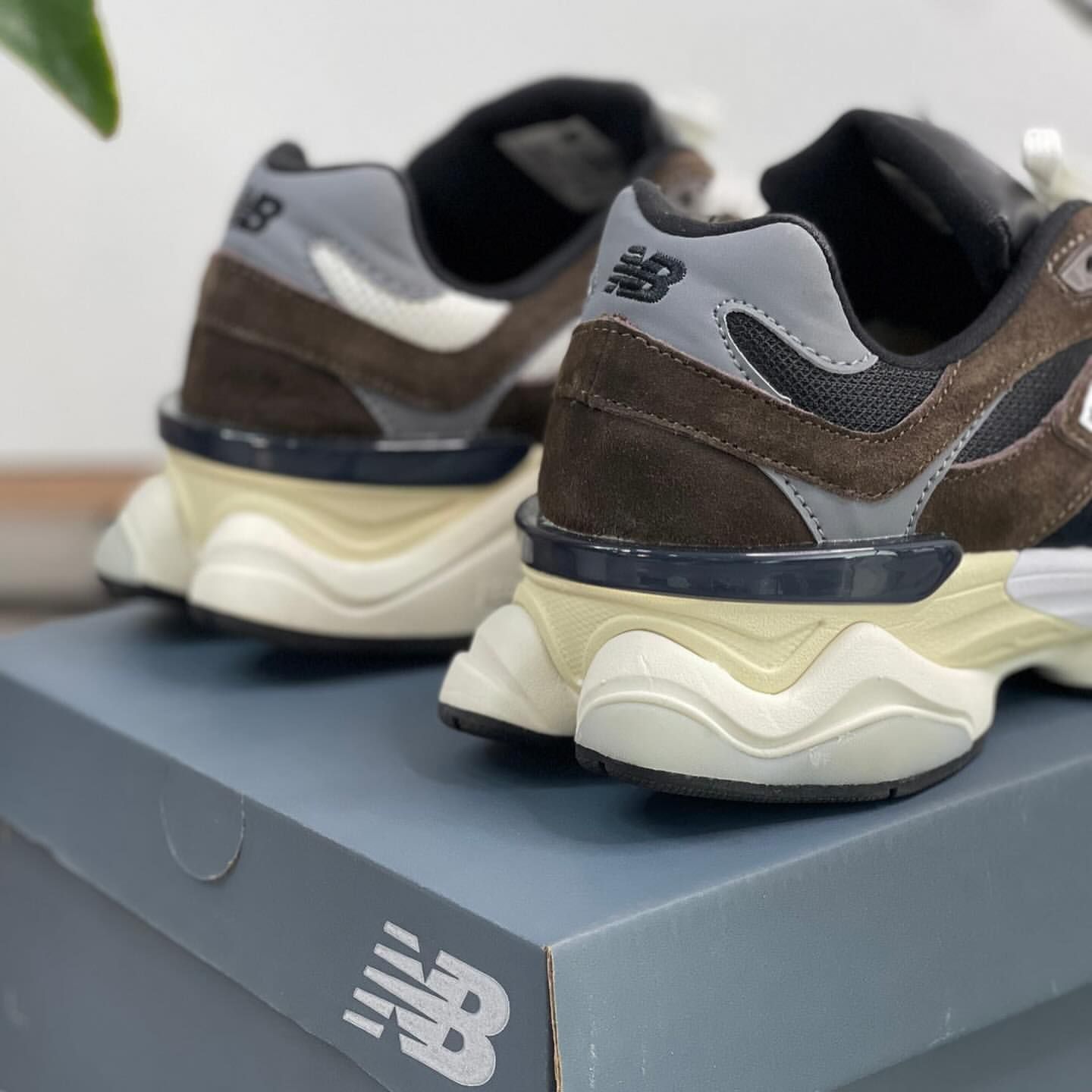 New Balance 9060 "Brown Black"_3