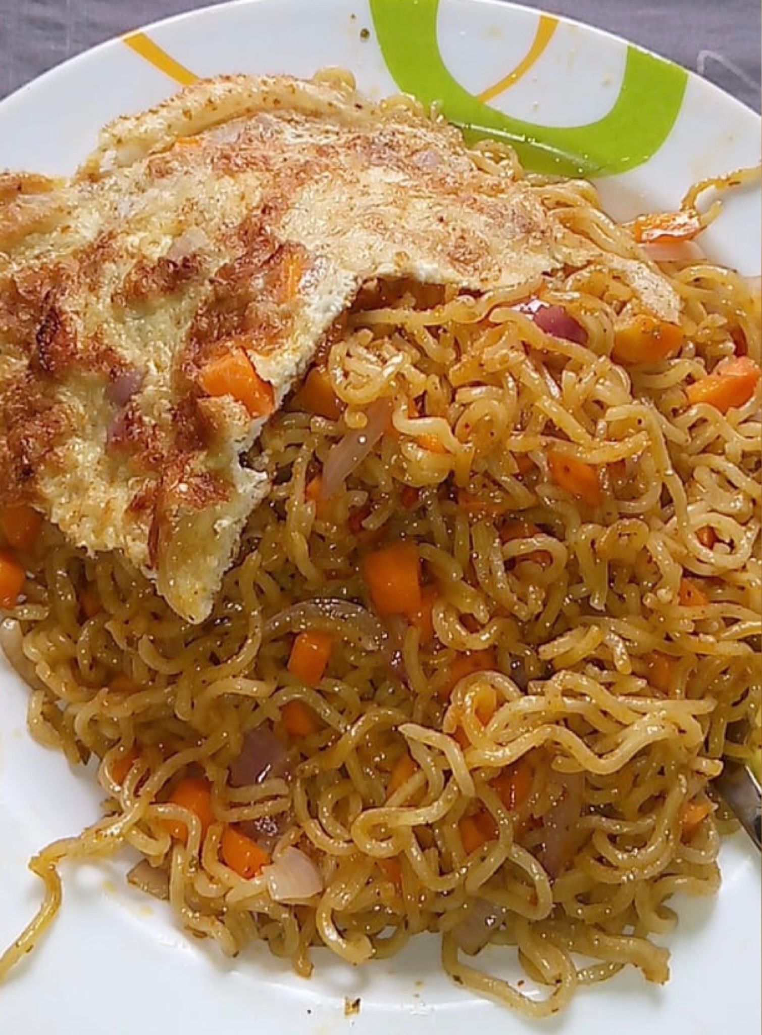 Nigerian Indomie with Scent leaf & Fried eggs_1