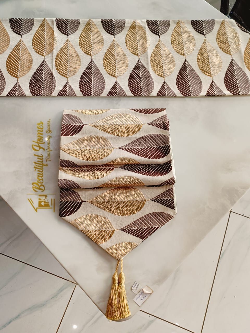 Brown leaf table runner_0