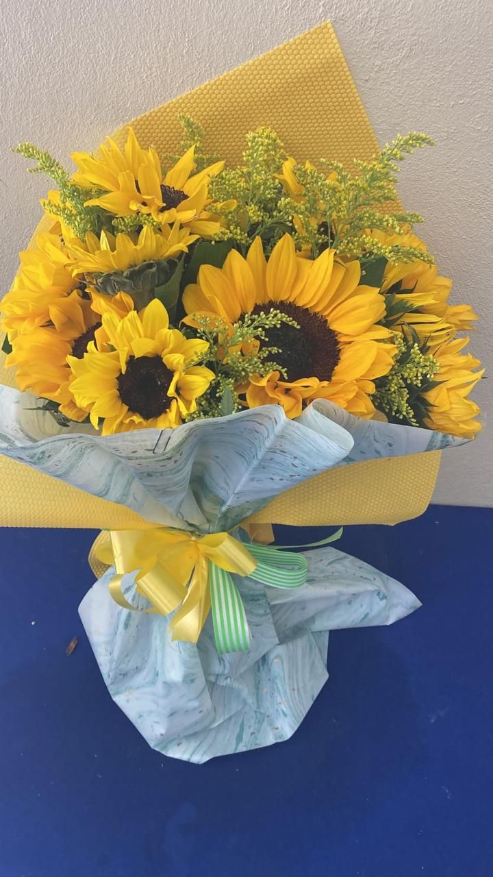 Ramo con 12 girasoles _0