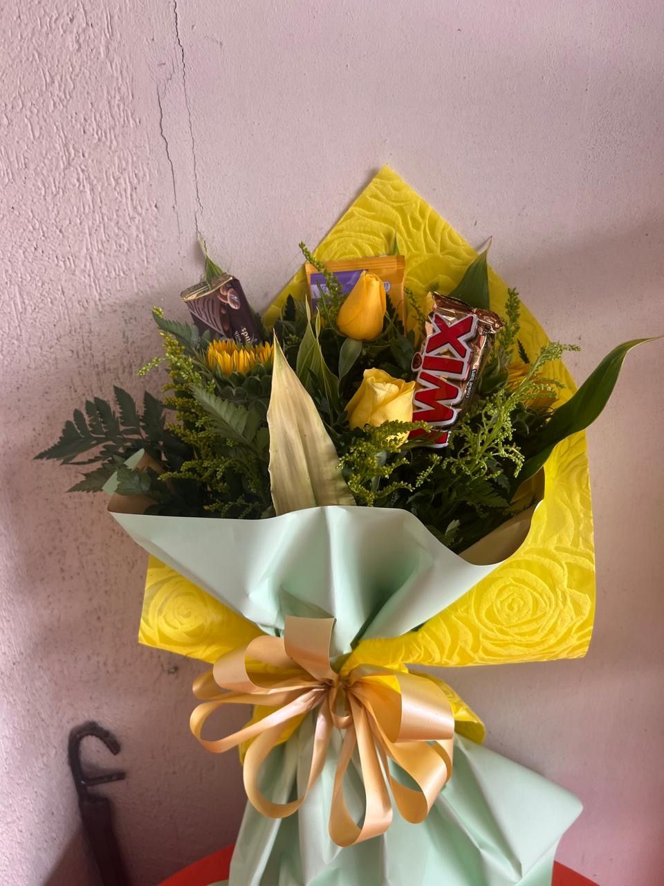 Ramo de girasoles y rosas _0