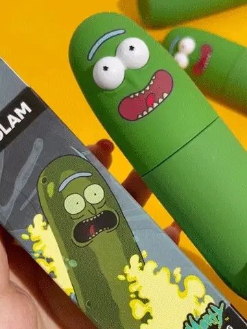 SHEGLAM X Rick and Morty Pickle Rick Setting Spray_7