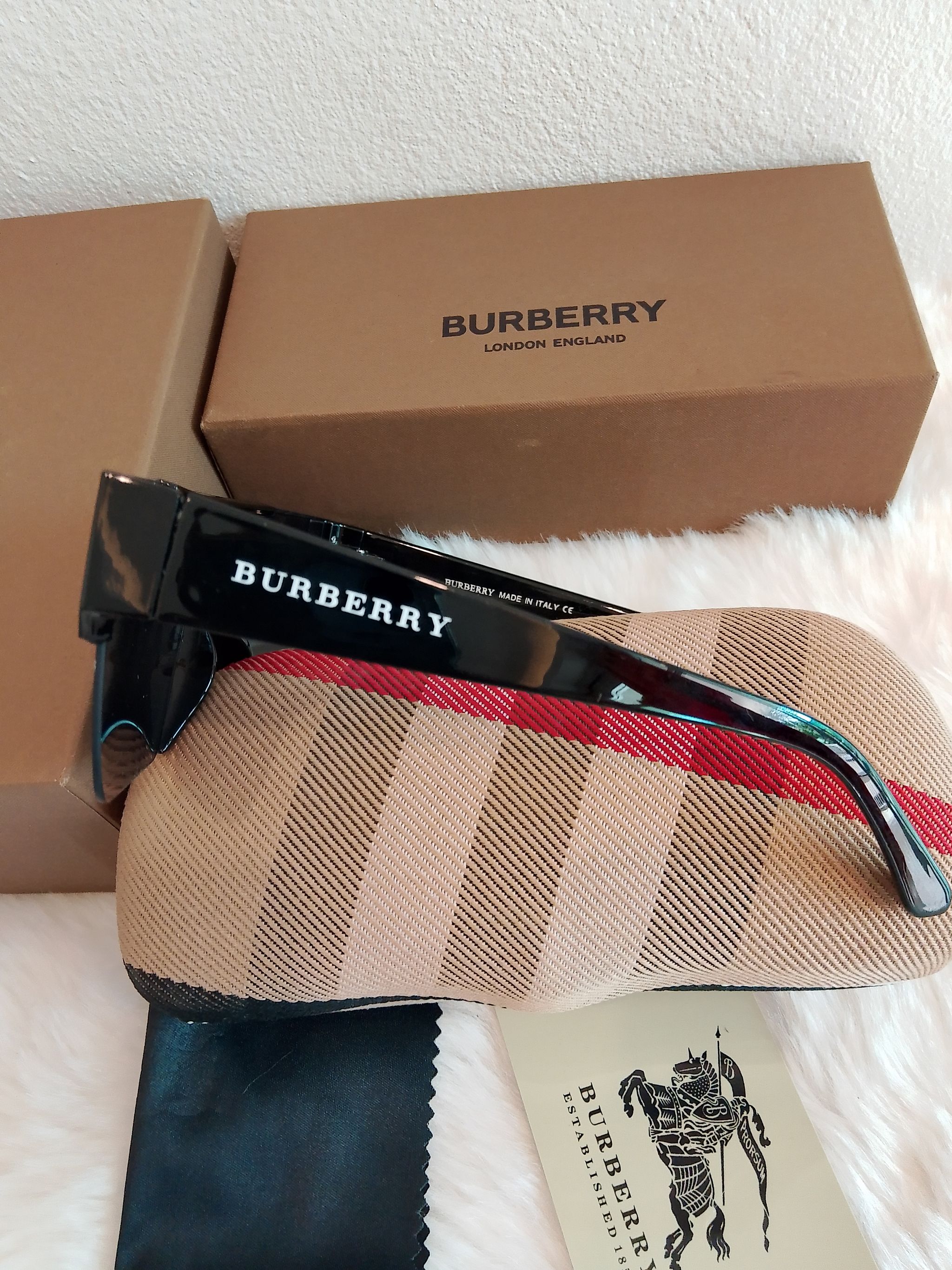 Burberry sunshades_3