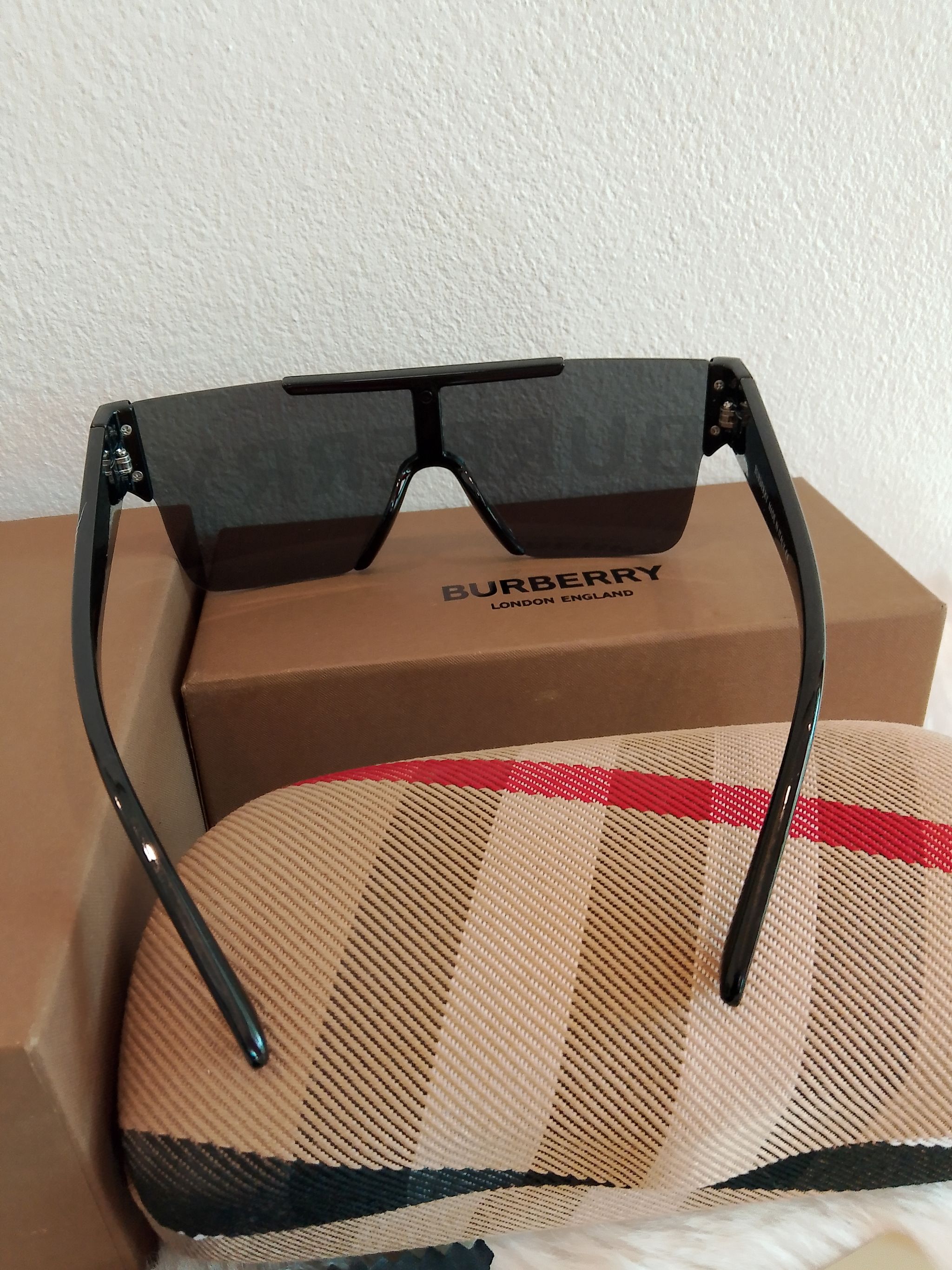 Burberry sunshades_4