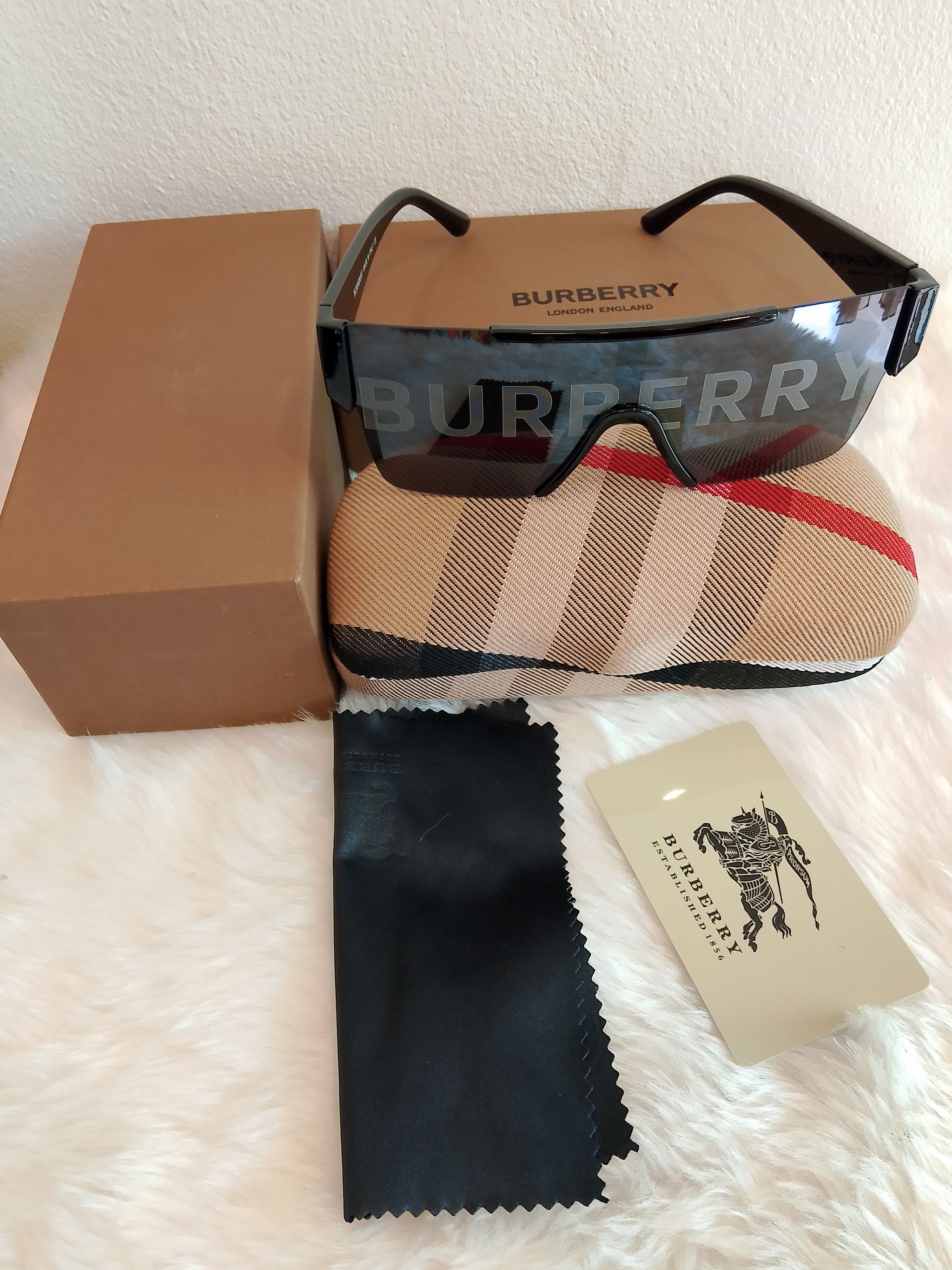 Burberry sunshades_7