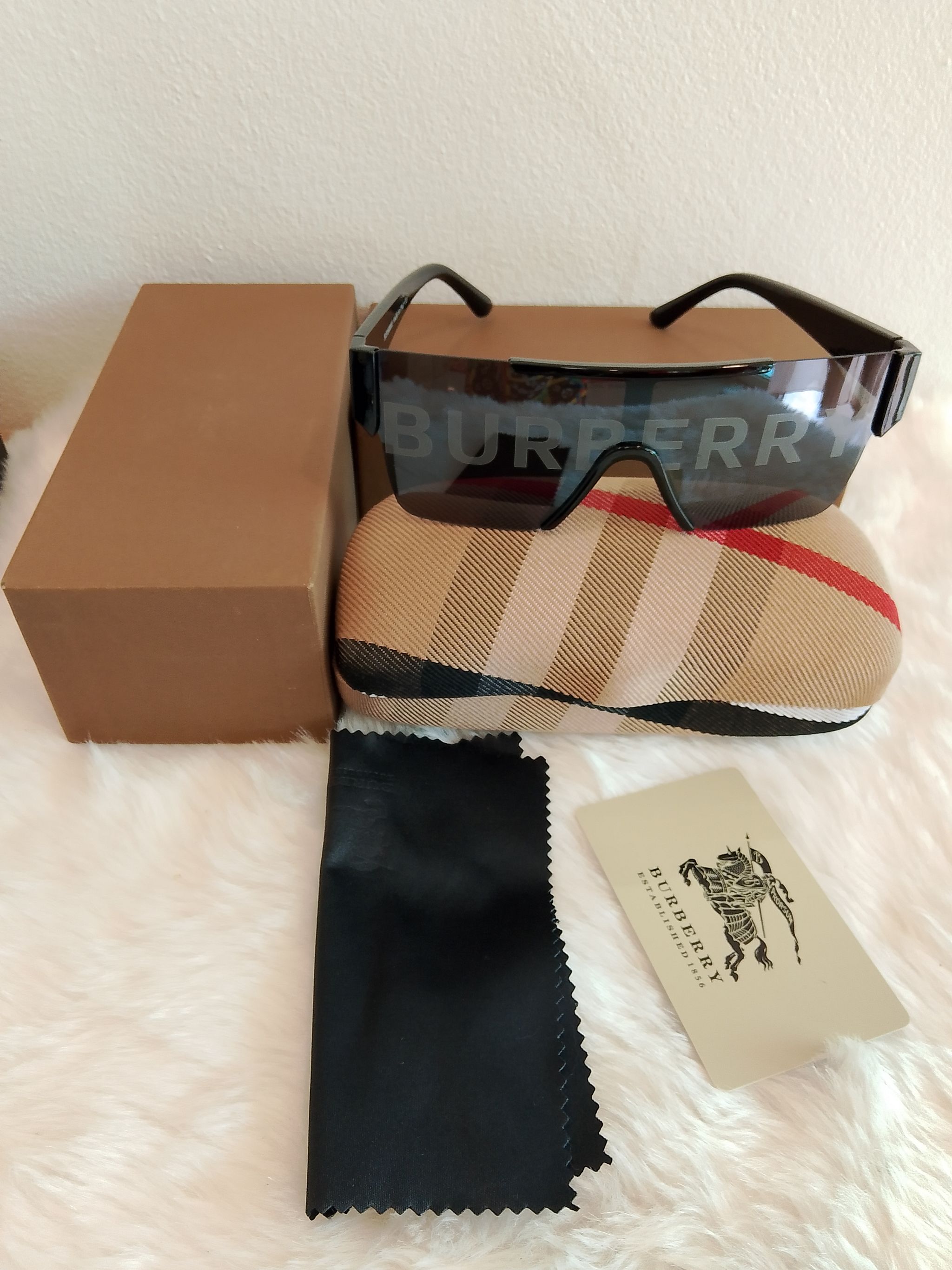 Burberry sunshades_2