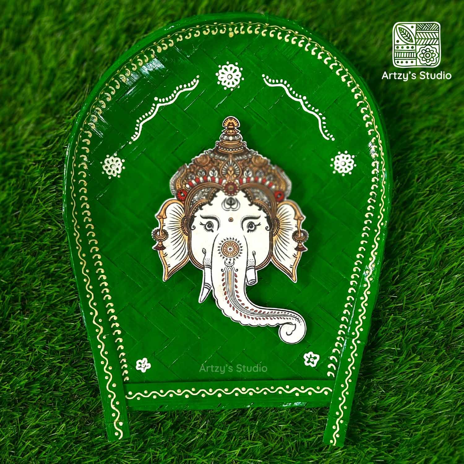 Decorated Small Sup with Small Face Ganpati and Green BG_0