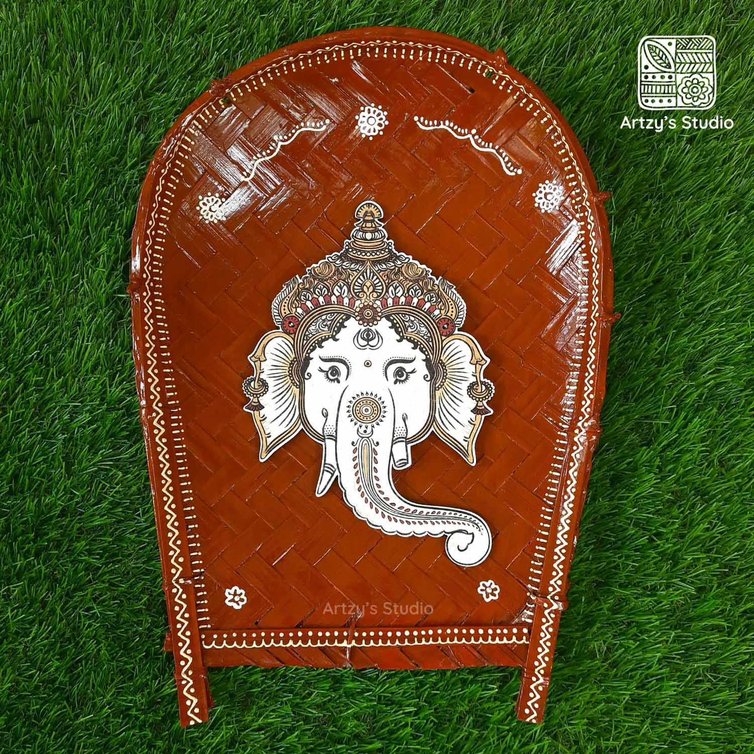 Decorated Large Sup with Large Face Ganpati and Brown BG_0