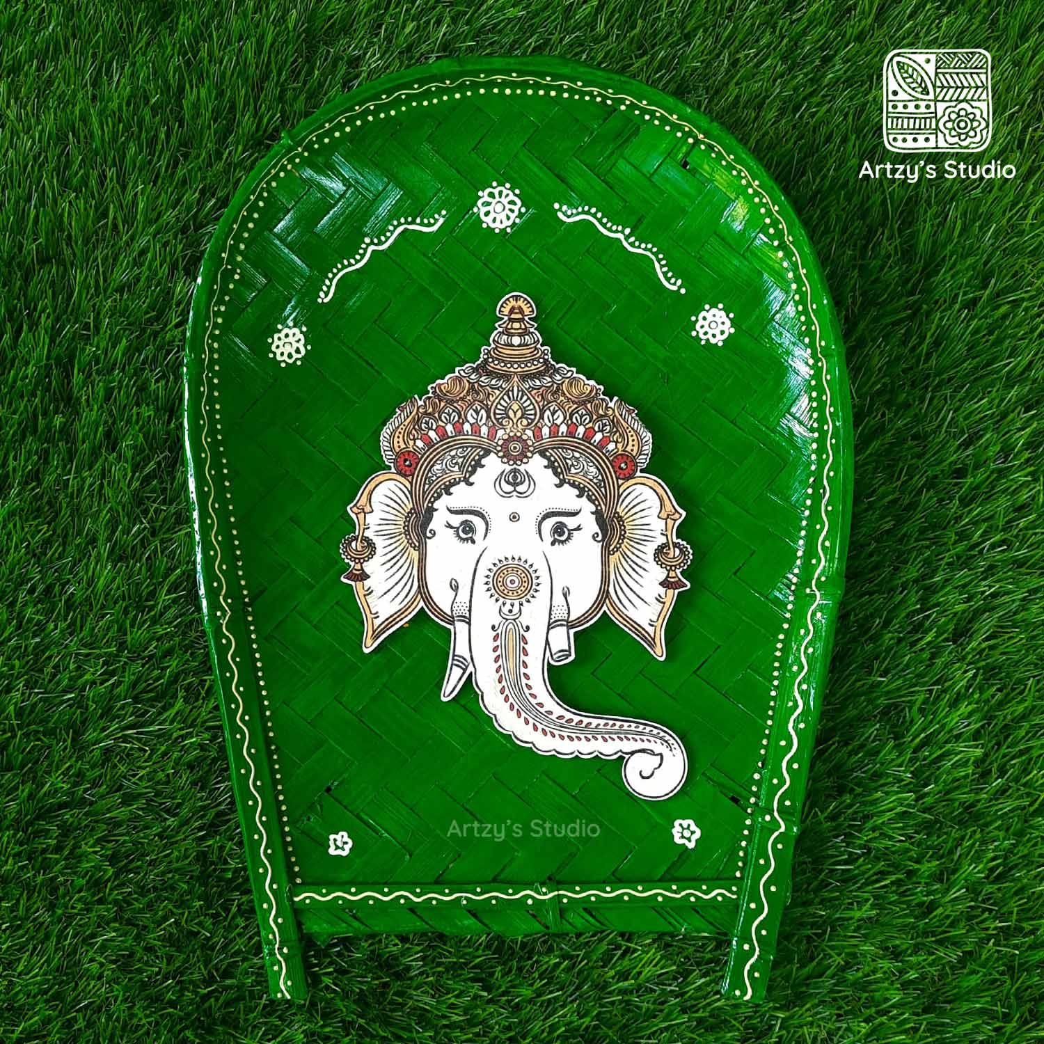 Decorated Large Sup with Large Face Ganpati and Green BG_0