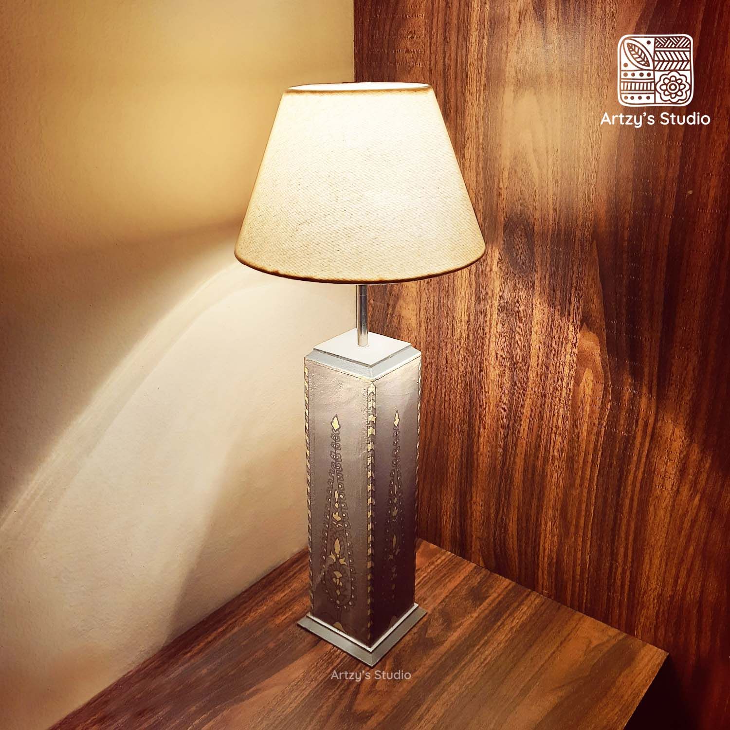 Gray Textured with Dark Gray Leave Table Lamp_0