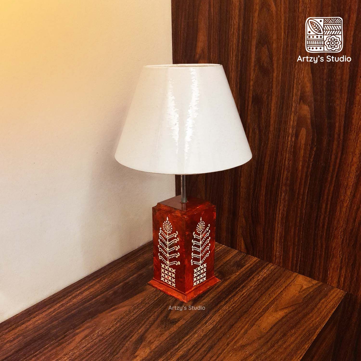 Red & Brown Textured with White Art Table Lamp_0